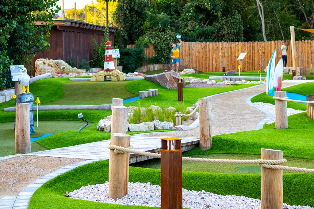 indoor-golfhalle-berlin-familienangebot